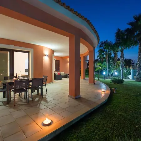 Villa Seaside - Retreat With Jacuzzi *