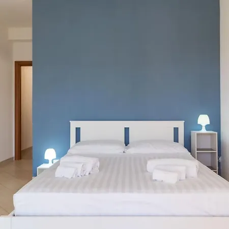 Seaside - Retreat With Jacuzzi * Syracuse