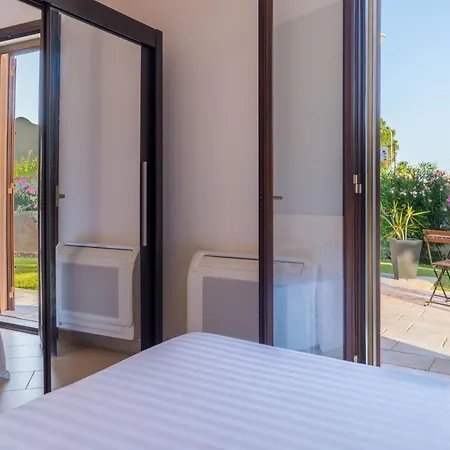 Seaside - Retreat With Jacuzzi * Syracuse