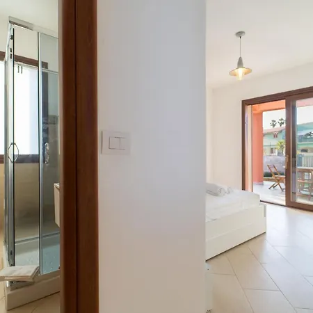 Seaside - Retreat With Jacuzzi Syracuse