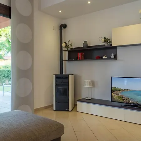 Seaside - Retreat With Jacuzzi Villa