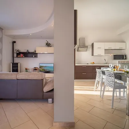 Seaside - Retreat With Jacuzzi