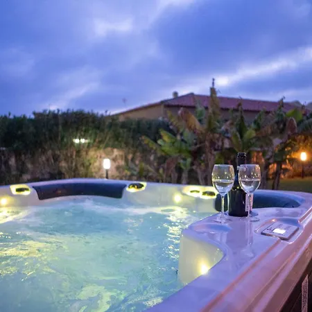 Seaside - Retreat With Jacuzzi *