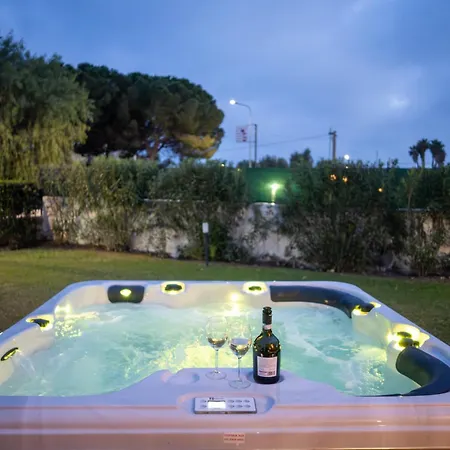 Villa Seaside - Retreat With Jacuzzi