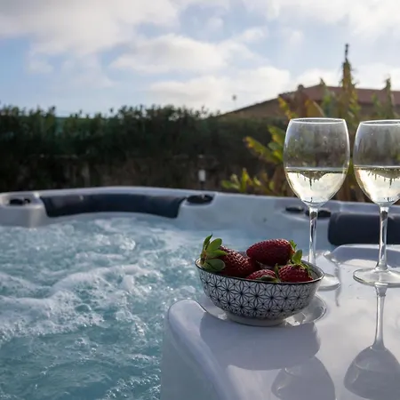 Seaside - Retreat With Jacuzzi