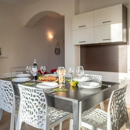 Seaside - Retreat With Jacuzzi Syracuse