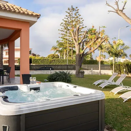 Seaside - Retreat With Jacuzzi Syracuse