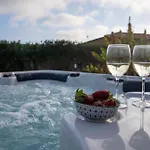 Seaside - Retreat With Jacuzzi