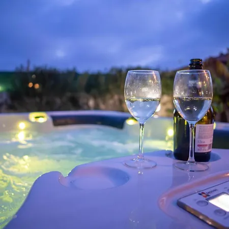 빌라 Seaside - Retreat With Jacuzzi *